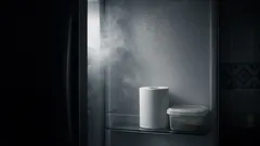 O truque do rolo de papel no frigorífico para reduzir humidade e maus cheiros