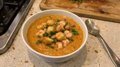 Creme de marisco tradicional: o truque do caldo com cascas para ficar mesmo aveludado